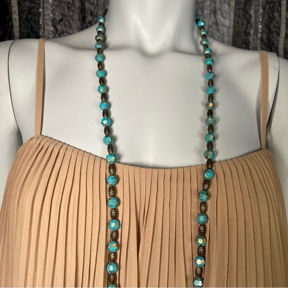 Bebe tan pleated flare cami tank top - Picture 2 of 6